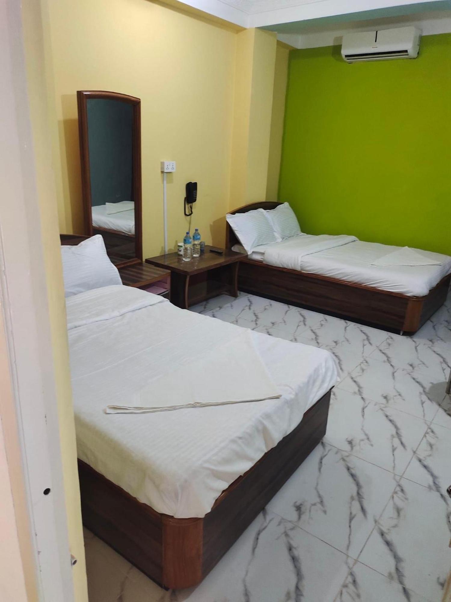 Hotel Samrat Inn Pvt Ltd Lahan Exterior foto